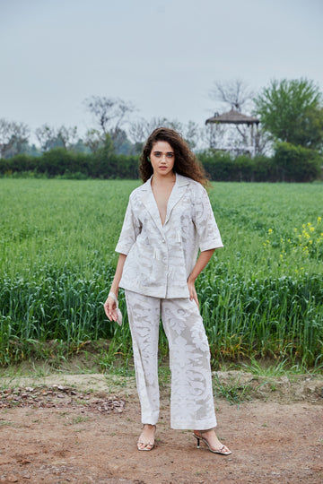 CRUNK IVORY SELF JACQUARD RESORT SHIRT