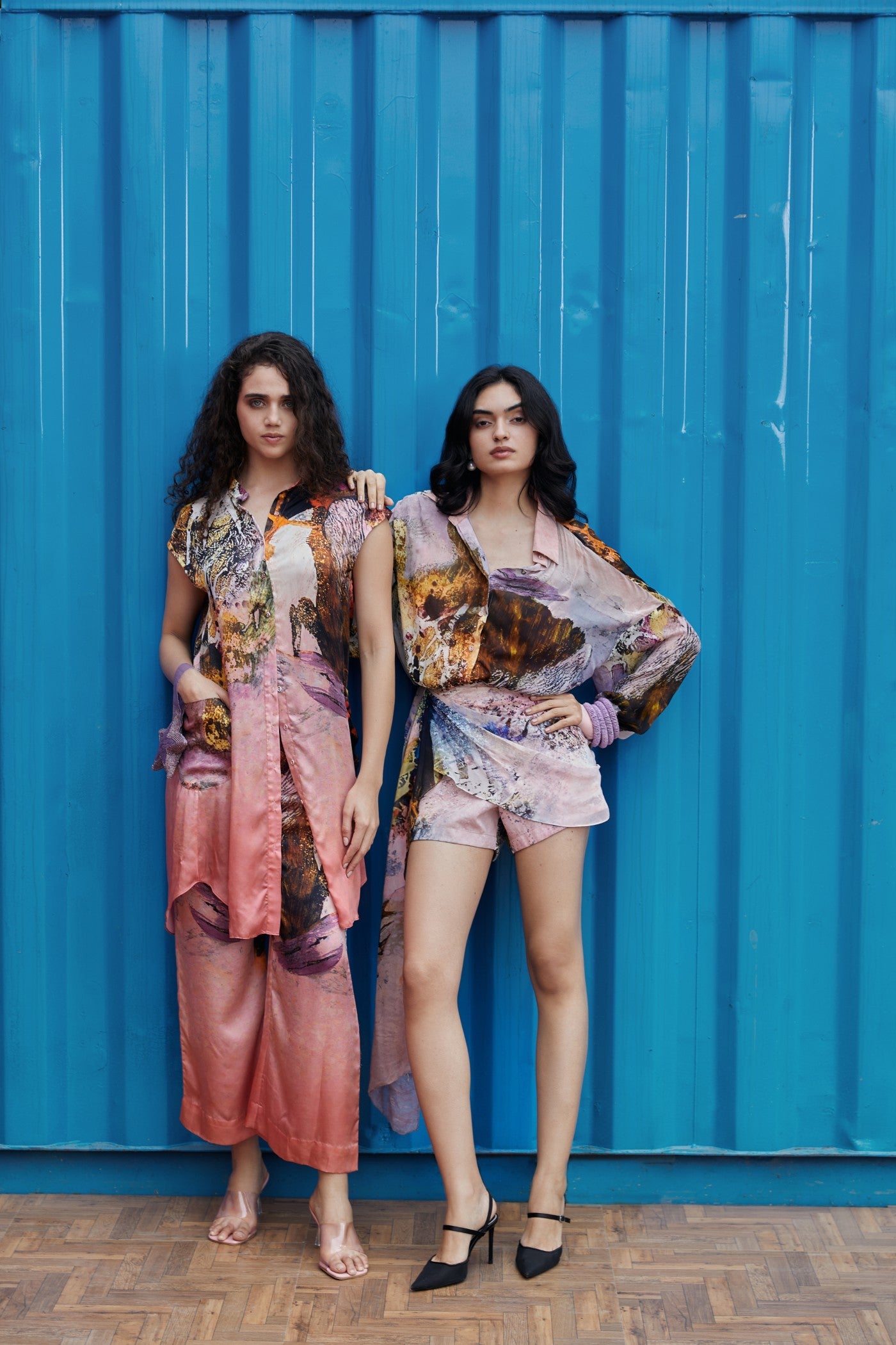 CRUNK CORAL SCENIC PRINTED LONGLINE SHIRT