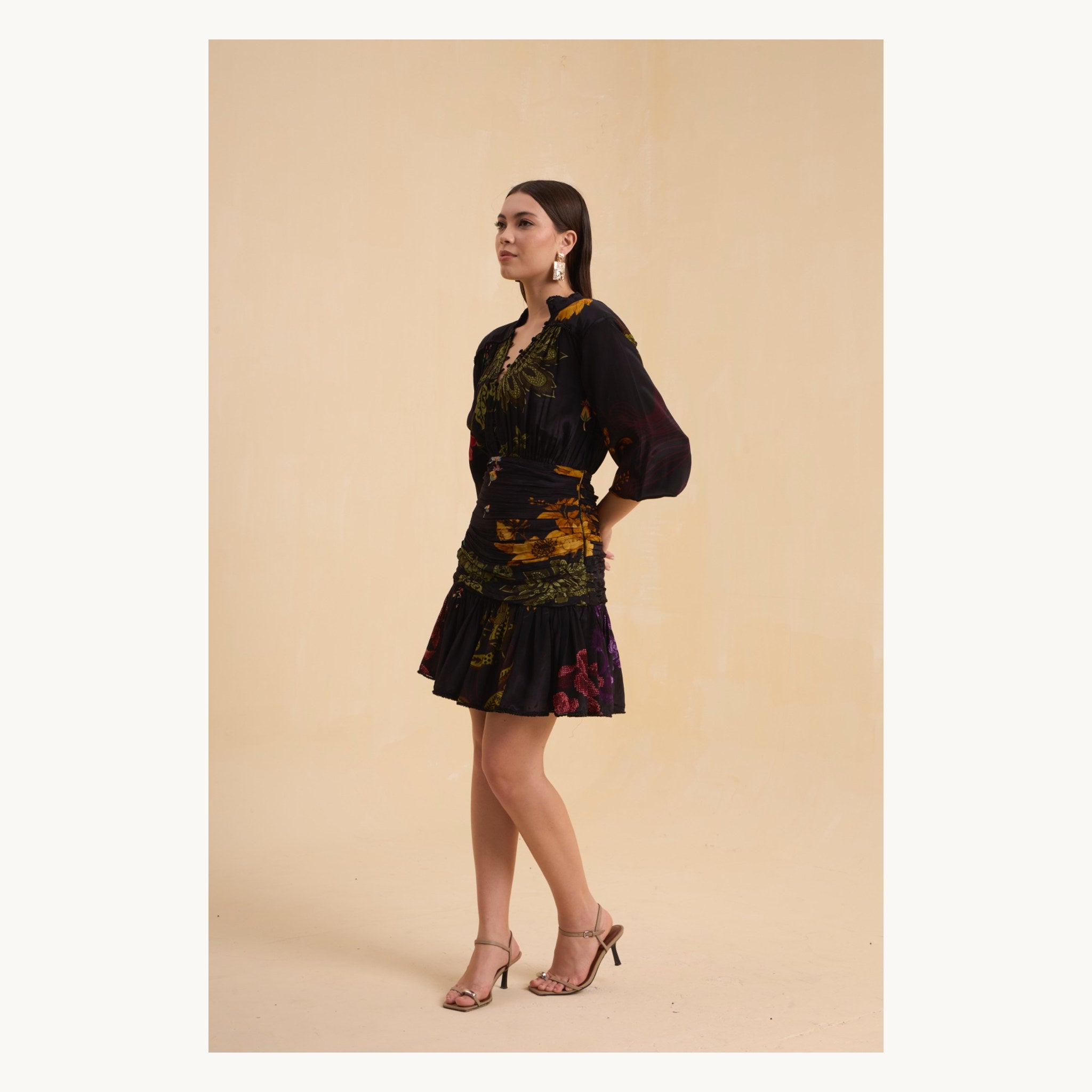 RIV BLACK FLORAL V NECK DRESS SHORT