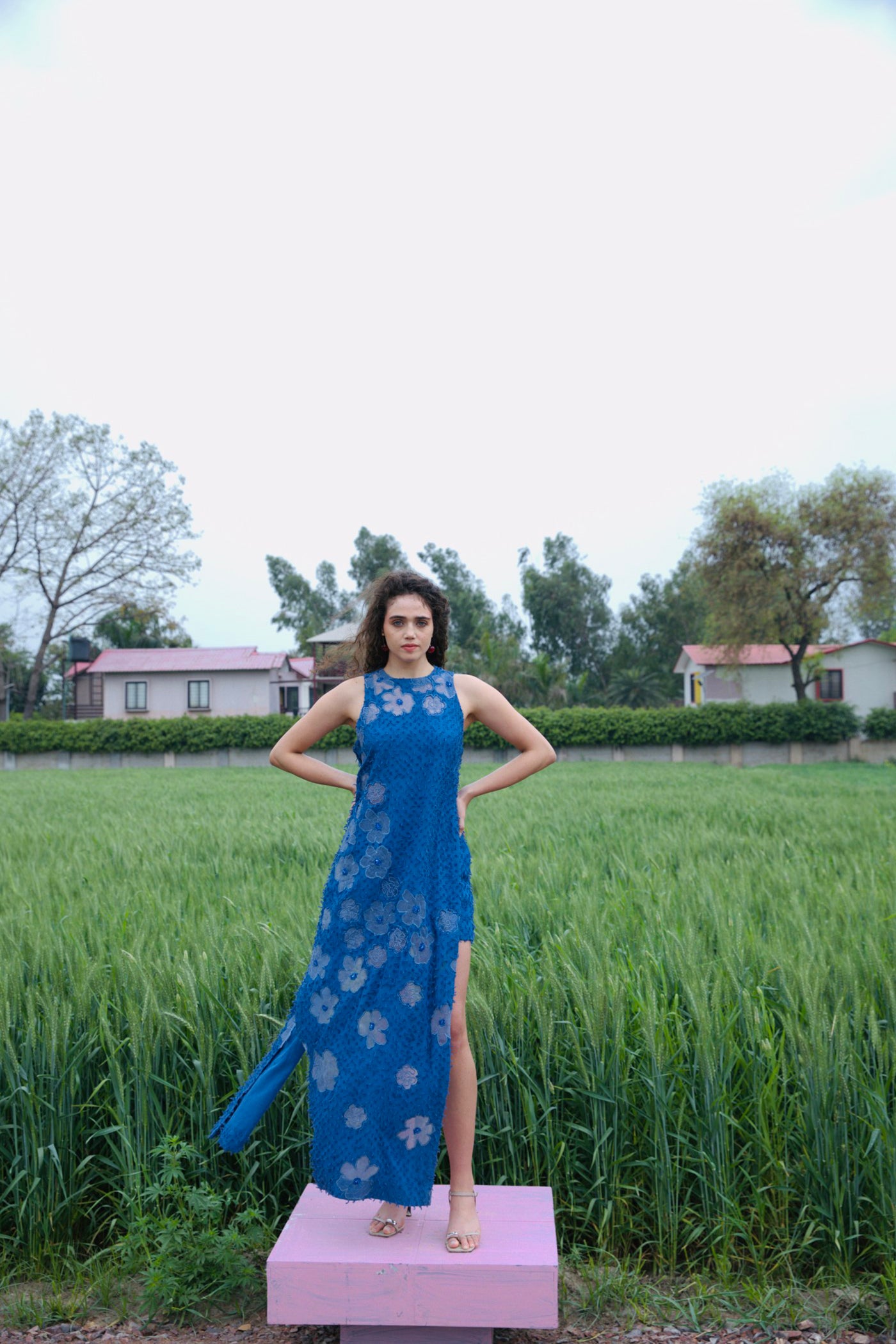 CRUNK BLUE FLOWER EMBROIDERED LONGLINE SHIRT